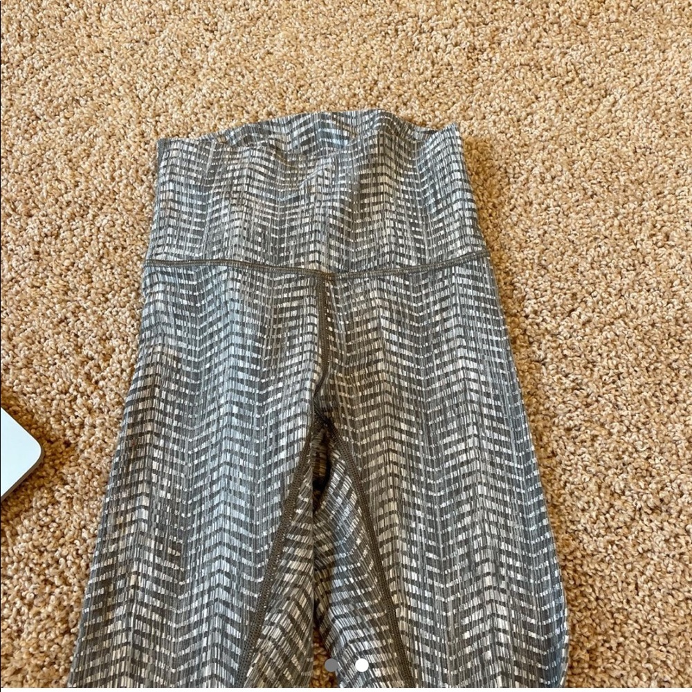 High rise Lululemon leggings w pattern